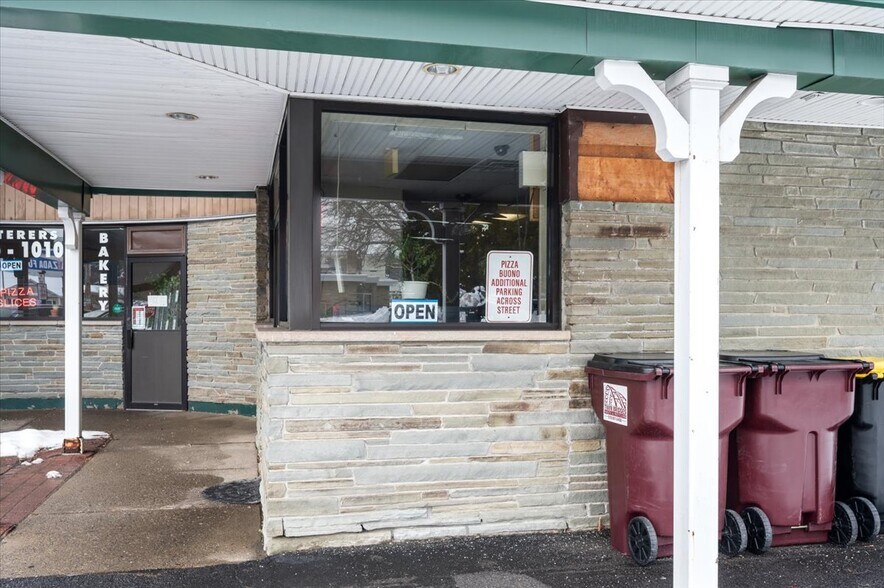 More Photos Of 1007 Van Antwerp Rd, Niskayuna Restaurant For Lease