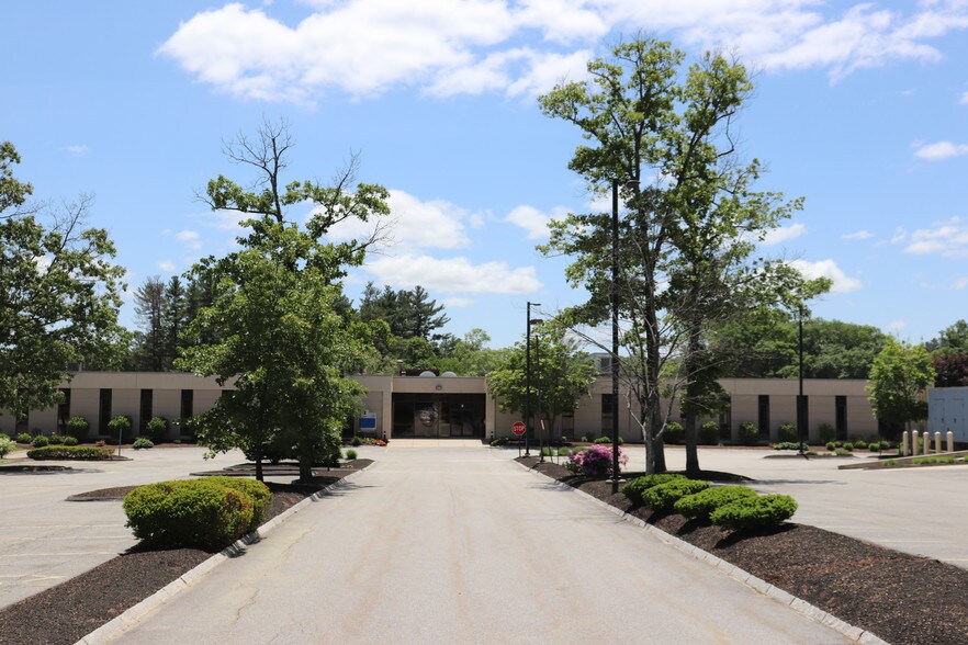 More Photos Of 900 Middlesex Tpke, Billerica Research And Development For Lease