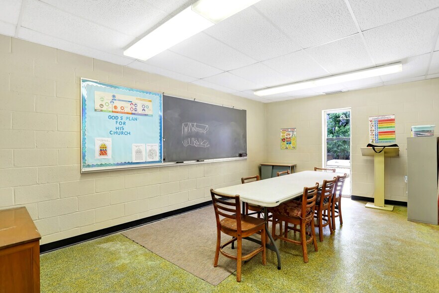 More Photos Of 1792 N Parkway, Memphis Religious Facility For Sale