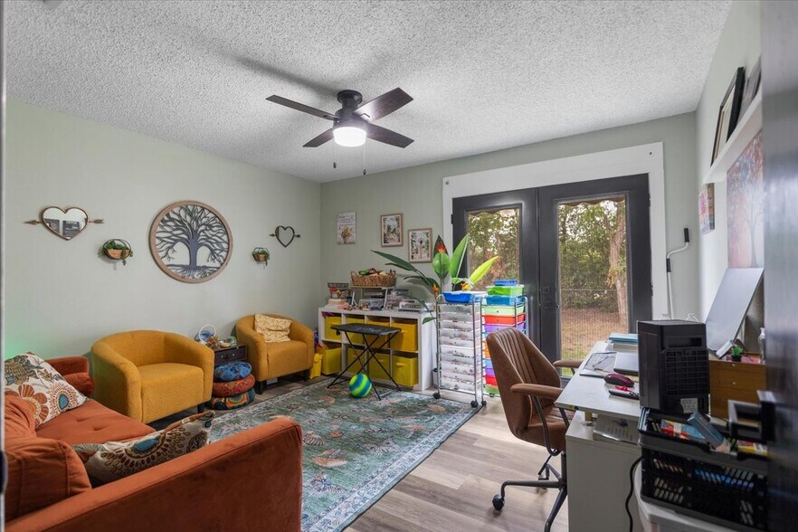 More Photos Of 501 N Main St, Lindale Office For Sale