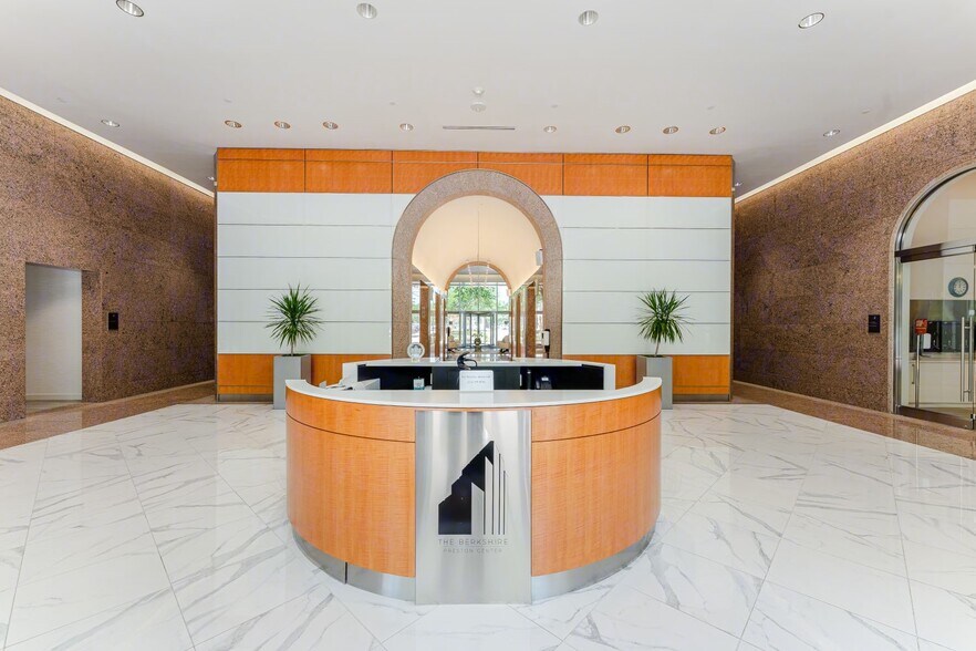 More Photos Of 5950 Berkshire Ln, Dallas Office For Lease