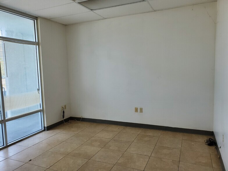 More Photos Of 1700 35th St, Orlando Warehouse For Lease