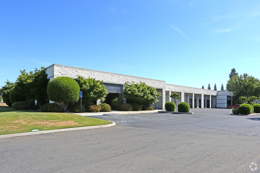 More Photos Of 2720 N Grove Industrial Dr, Fresno Warehouse For Lease