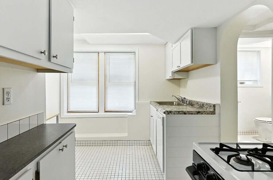 More Photos Of 817 N 48th St, Omaha Apartments For Sale