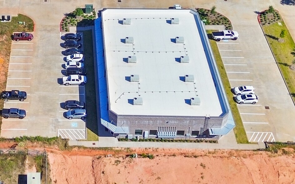 More Photos Of 2517 N Frazier St, Conroe Office For Sale