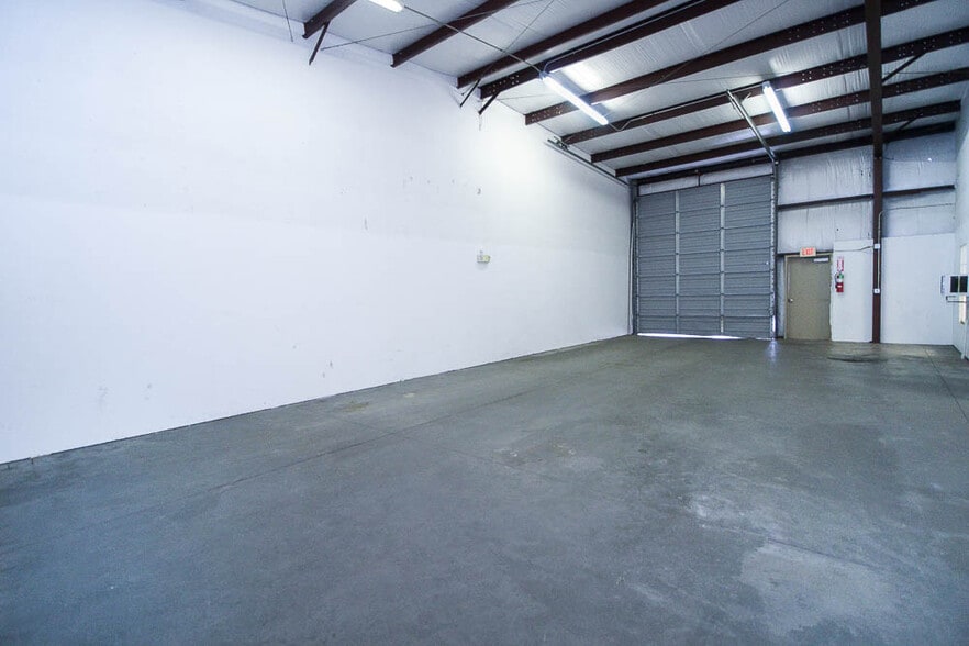 More Photos Of 4120 Metro Dr, Shreveport Warehouse For Lease