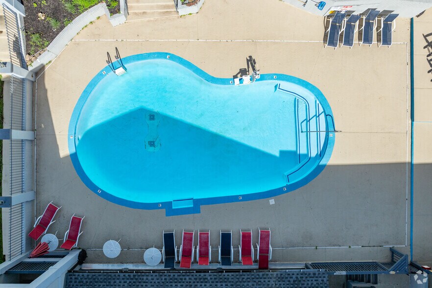 More Photos Of 2425 Atrium Way, Nashville Apartments For Sale