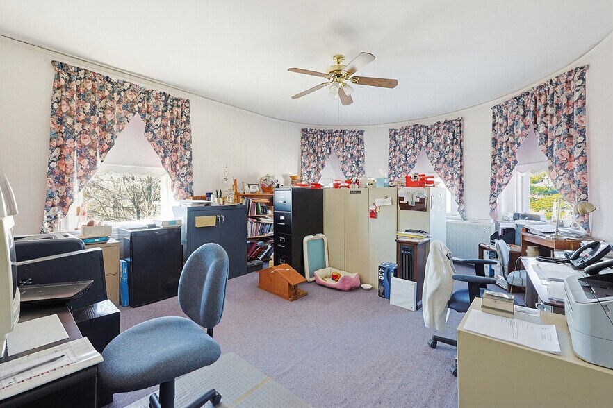 More Photos Of 1501 Lonsdale Ave, Lincoln General Retail For Sale