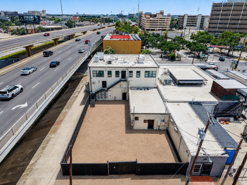 More Photos Of 209-211 San Pedro Ave, San Antonio Apartments For Sale