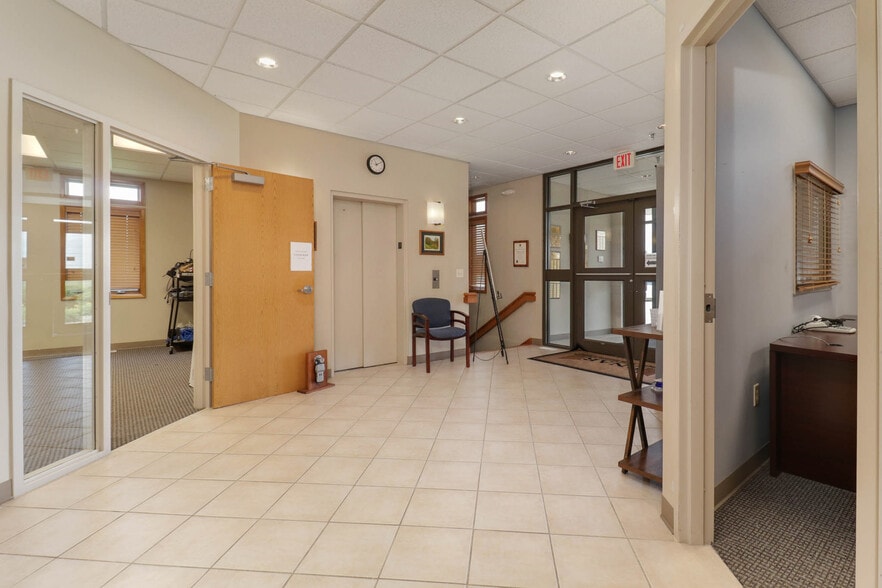 More Photos Of 407 Detroit Ave, Bloomington Office For Sale