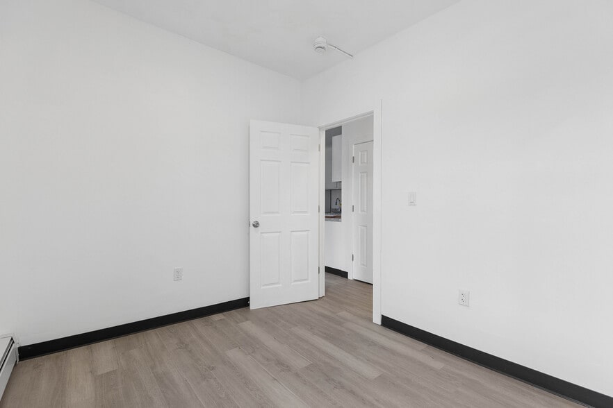 More Photos Of 648-658 Park St, Hartford Apartments For Sale