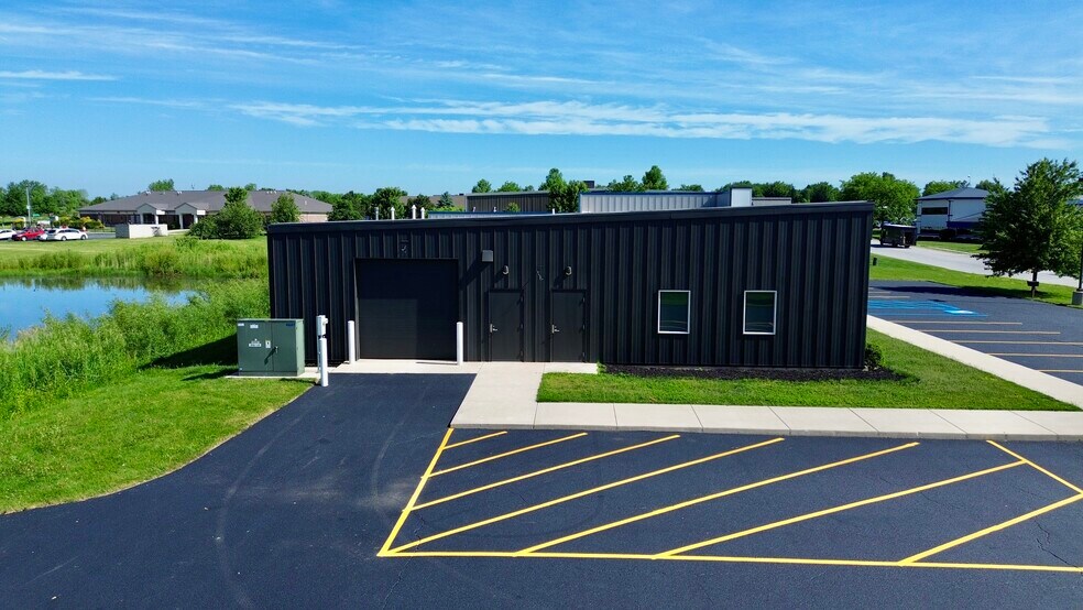 More Photos Of 950 Transport Dr, Valparaiso Flex For Lease