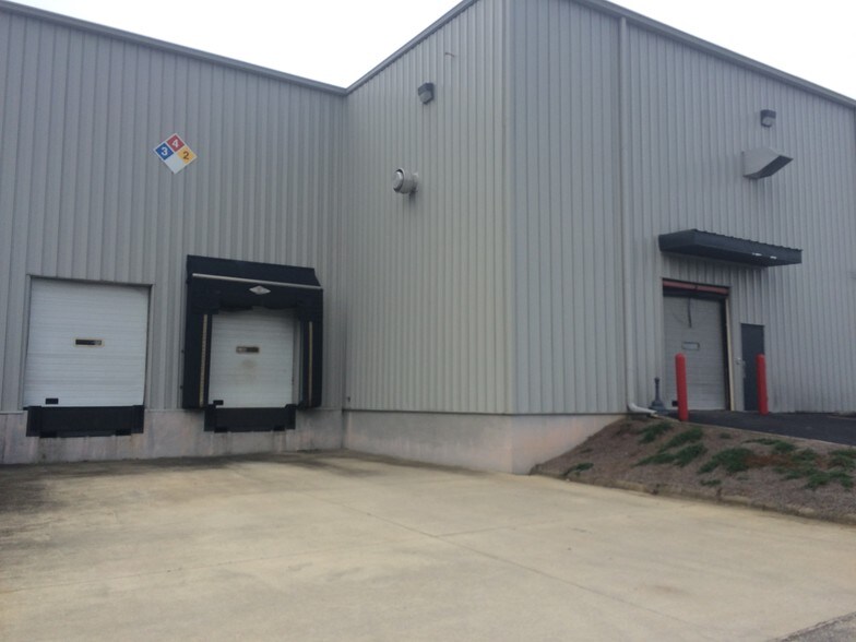 More Photos Of 2915 Gillespie St, Fayetteville Flex For Sale