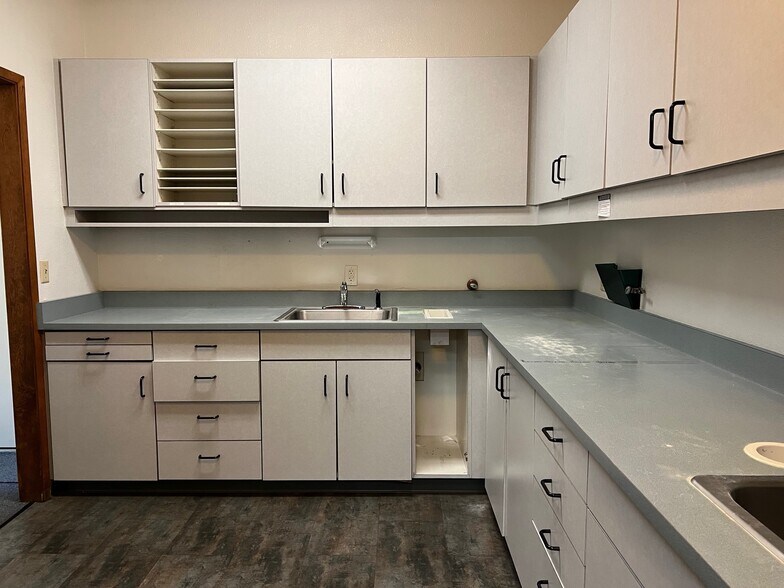 More Photos Of 10618 Combie Rd, Auburn Healthcare For Lease