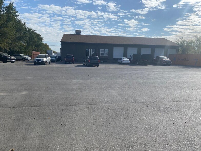 More Photos Of 15347 S US 169 Hwy, Olathe Warehouse For Lease