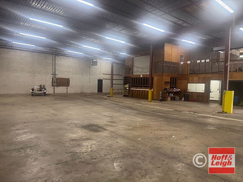 More Photos Of 1750 Newberry St, Cuyahoga Falls Warehouse For Sale
