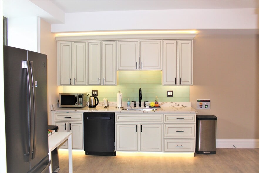 More Photos Of 901-907 West St, Pittsburgh Office Residential For Lease