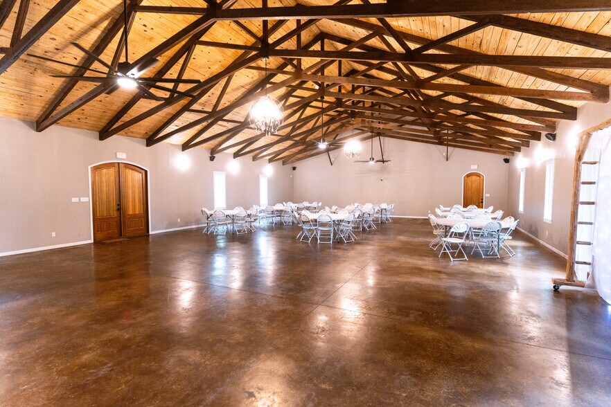 More Photos Of 387 A County Road 218, Corinth General Retail For Sale