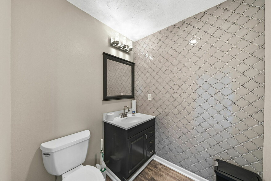 More Photos Of 1225 Transmitter Rd, Panama City Warehouse For Lease