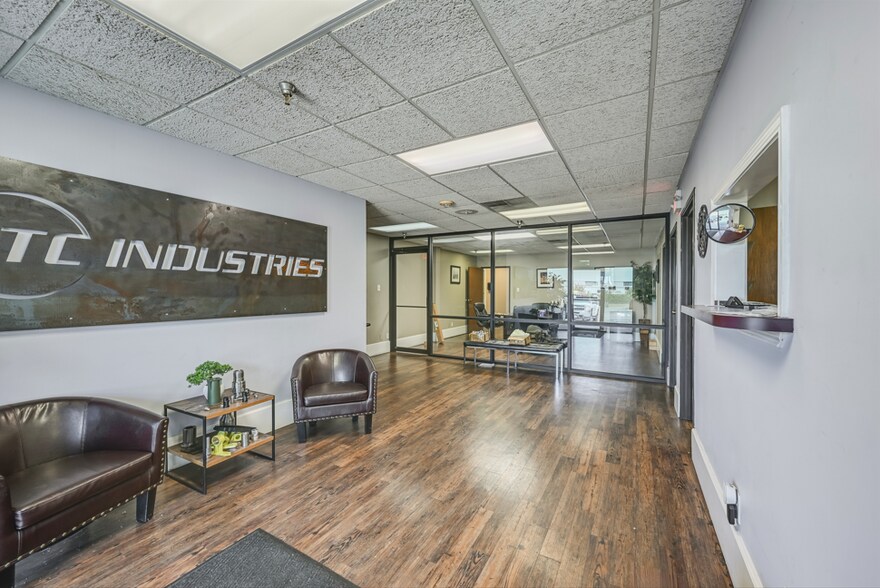 More Photos Of 728 111th St, Arlington Warehouse For Lease