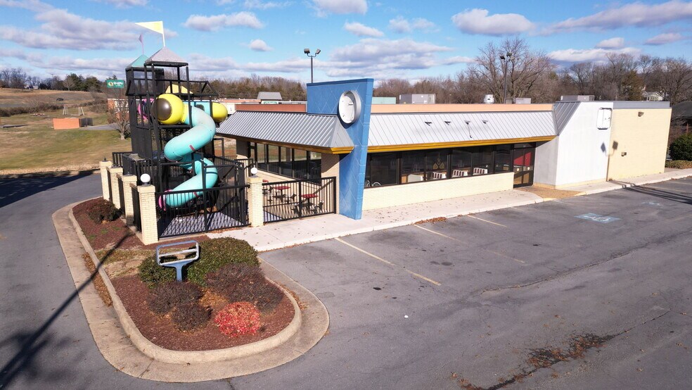 More Photos Of 172 W Old Cross Rd, New Market Fast Food For Lease
