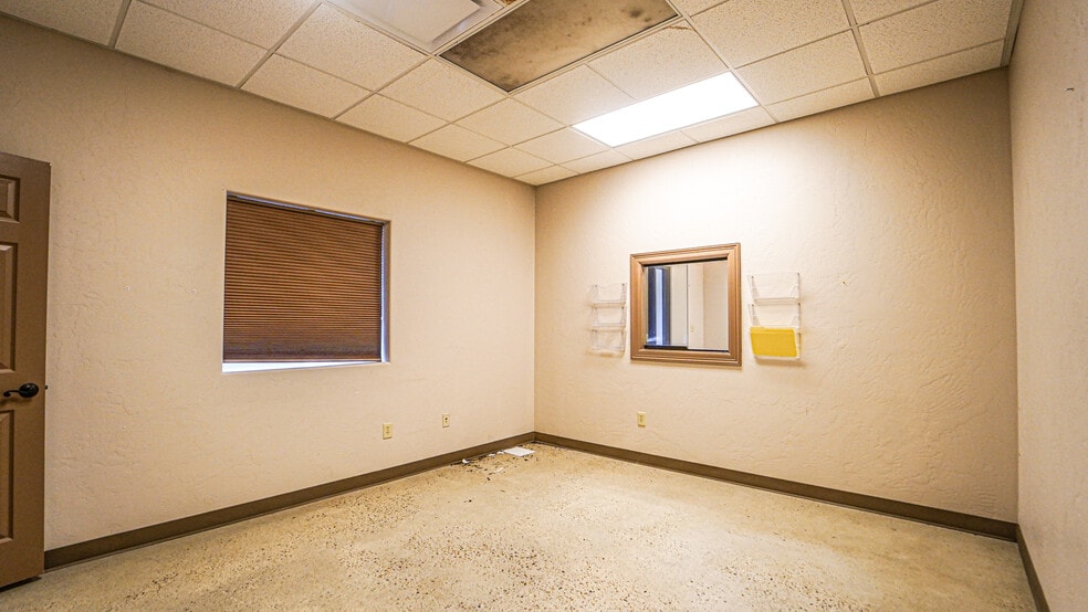 More Photos Of 5500 SW Moody St, Victoria Manufacturing For Sale