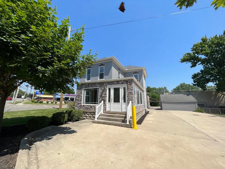 More Photos Of 1085 W Main St, Troy Medical For Sale