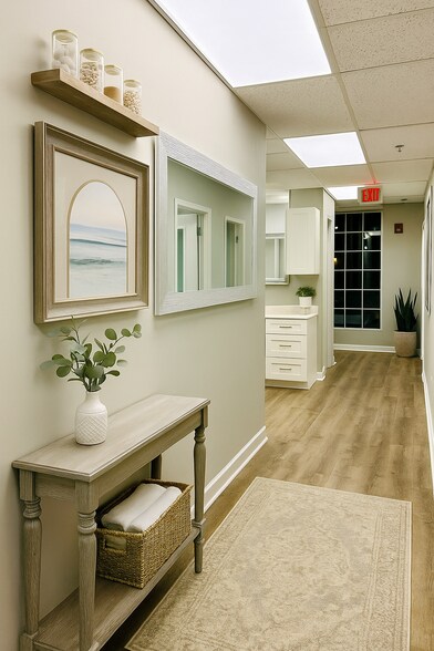 More Photos Of 240 W Northwest Hwy, Palatine Storefront For Lease