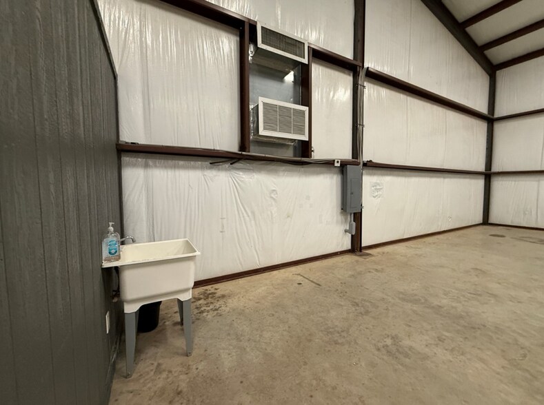More Photos Of 8011 E County Road 90, Midland Warehouse For Lease