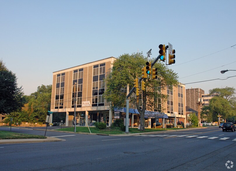 More Photos Of 701 W Broad St, Falls Church Office For Lease
