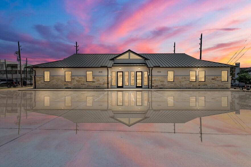 More Photos Of 213 Bella Katy Dr, Katy Medical For Lease