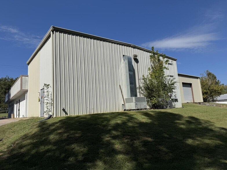 More Photos Of 149 N Railroad St, Selmer Industrial For Sale