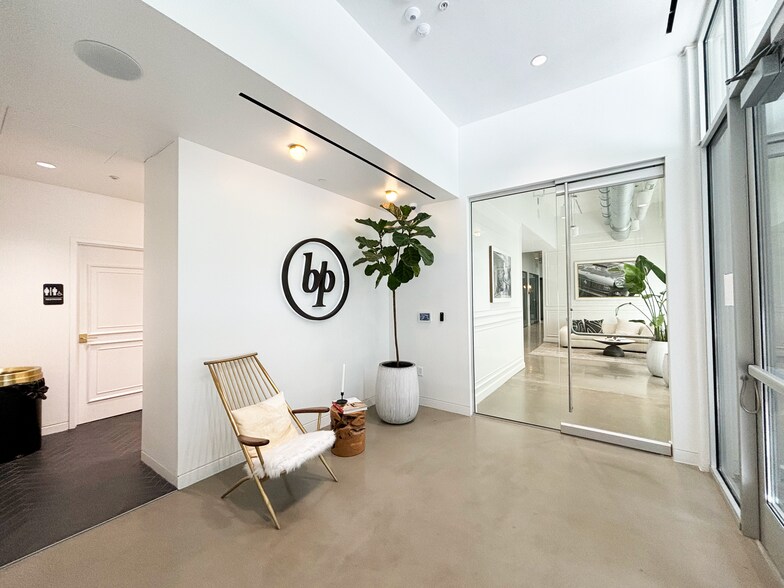 More Photos Of 2002 E 7th St, Austin Office For Sale