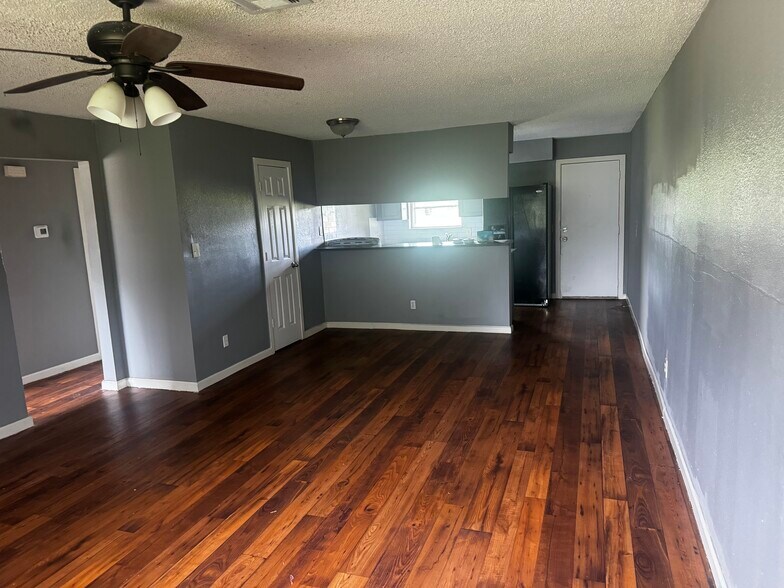 More Photos Of 526 Wilkes St, Wharton Apartments For Sale