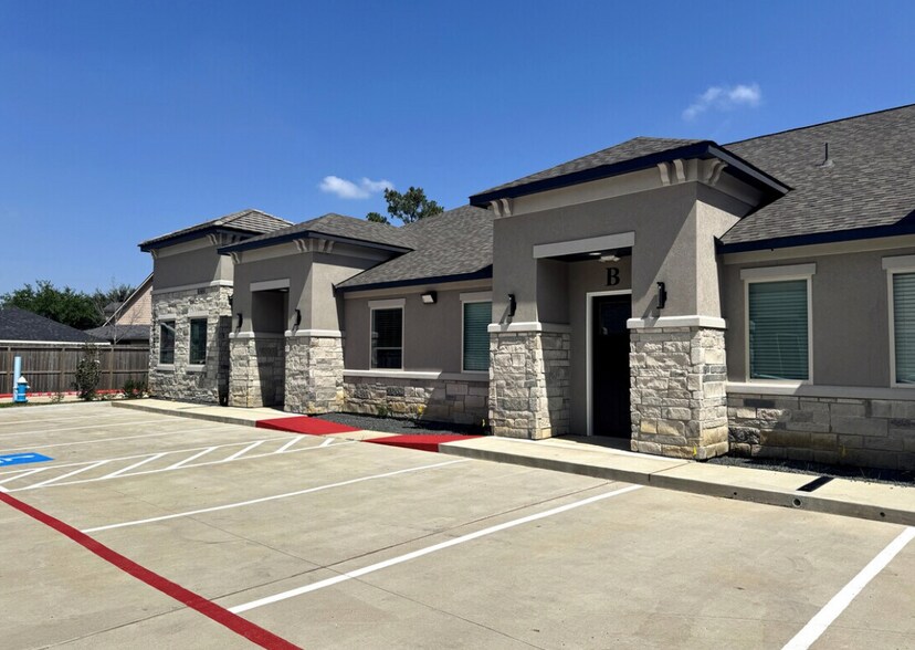 Primary Photo Of 12406 Spring Cypress Rd, Tomball Unknown For Lease