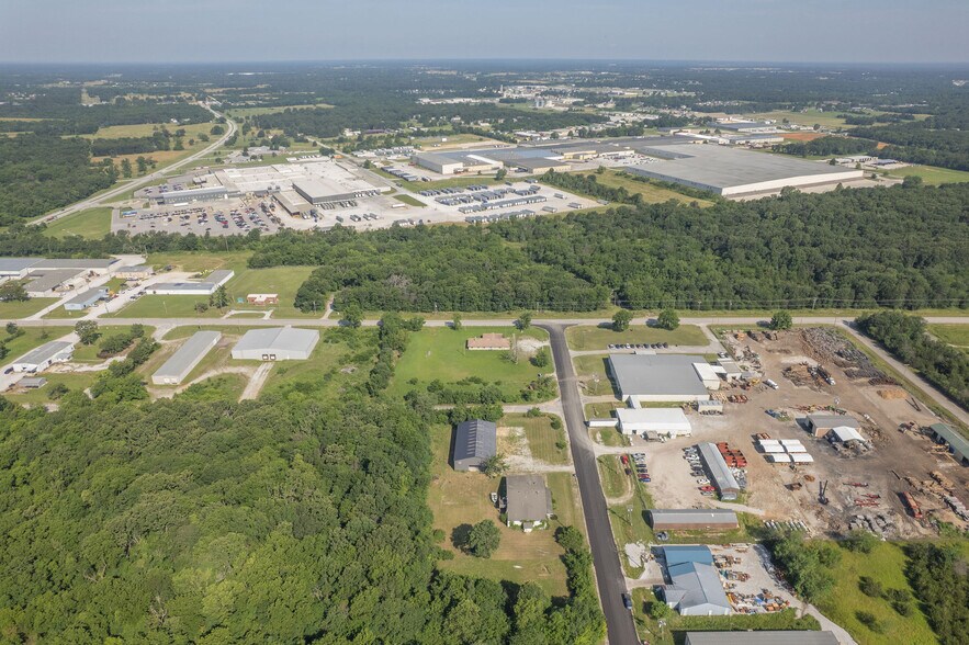 More Photos Of 841 Frances Ave, Neosho Flex For Sale