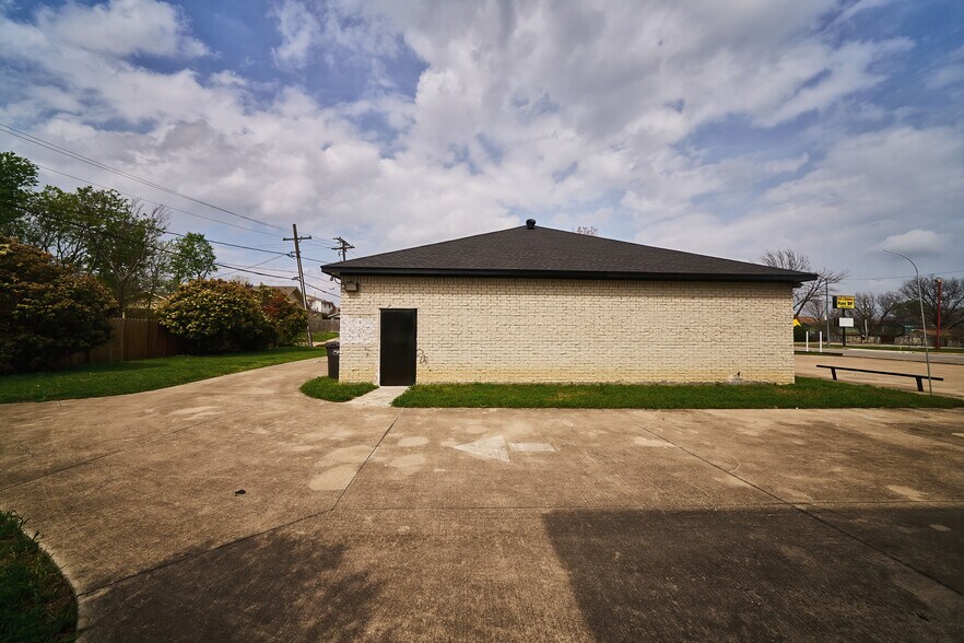 More Photos Of 2700-2704 Hemphill St, Fort Worth Medical For Sale