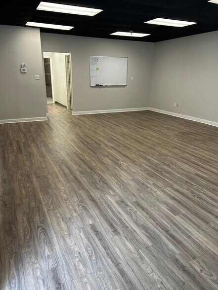 More Photos Of 3200 S Shackleford Rd, Little Rock Flex For Sale