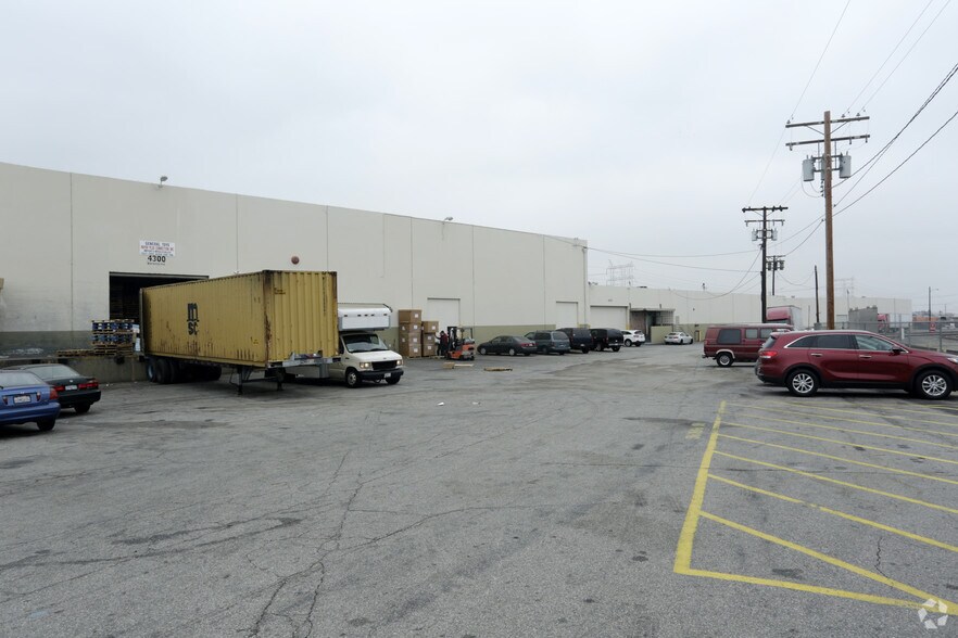 More Photos Of 4270-4310 S Maywood Ave, Vernon Warehouse For Lease