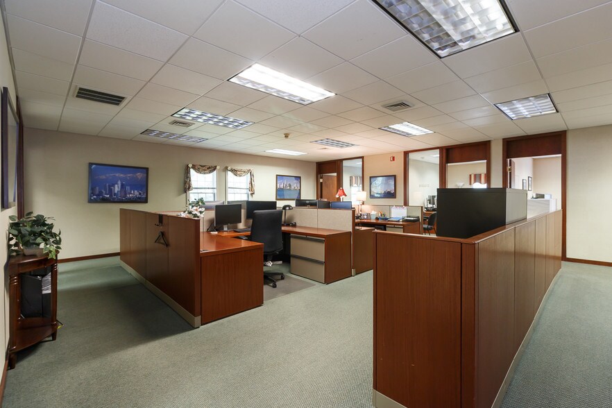 More Photos Of 683 Main St, Osterville Office For Sale