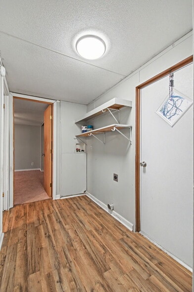 More Photos Of 919 Austin St, Kingsland Flex For Sale