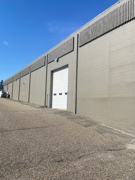 More Photos Of 3320 Terminal Dr, Saint Paul Distribution For Lease