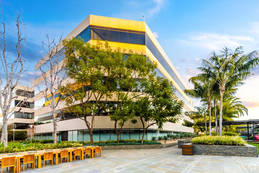 More Photos Of 2401 Colorado Ave, Santa Monica Unknown For Lease