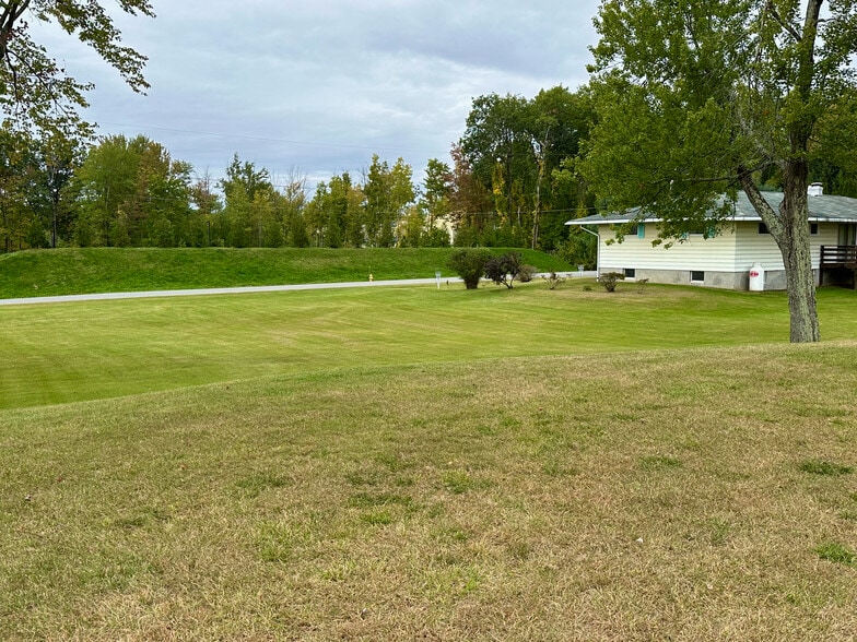 More Photos Of 3 Oakhill Dr, Halfmoon Flex For Sale