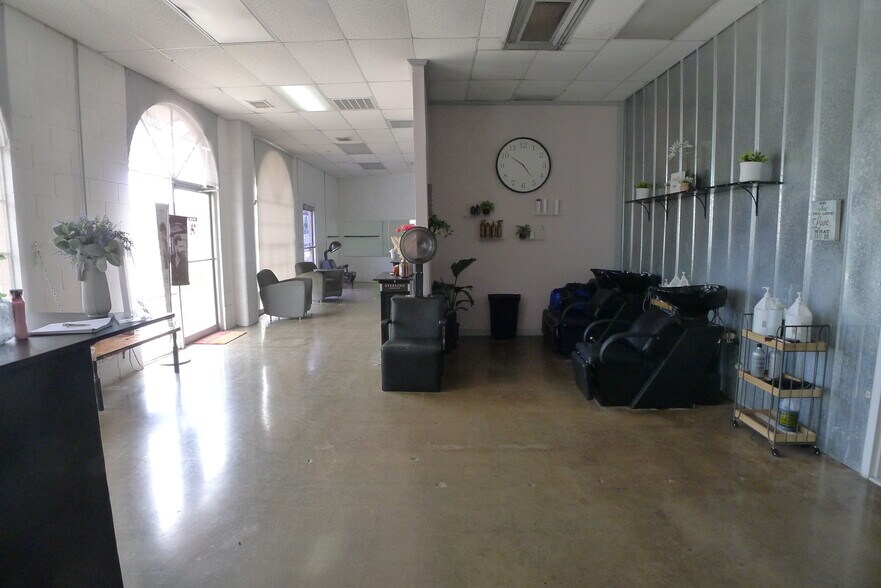 More Photos Of 318-337 W Olmos Dr, San Antonio Freestanding For Sale