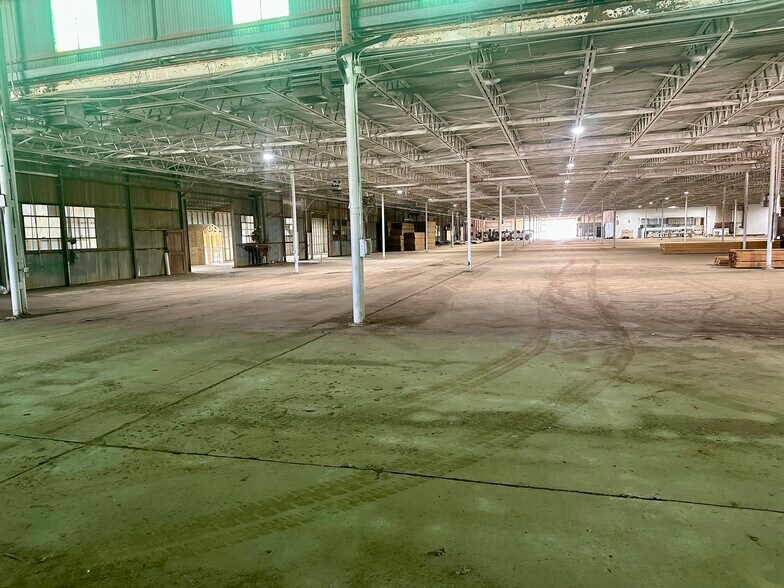 More Photos Of 12345 Massey ave, Tyler Distribution For Lease