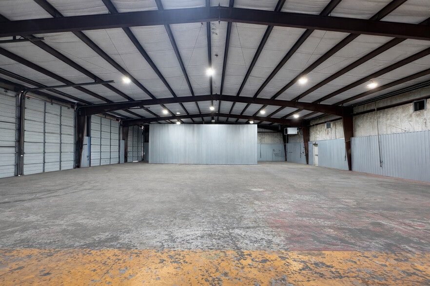 More Photos Of 527 NW County Rd, Hobbs Warehouse For Lease