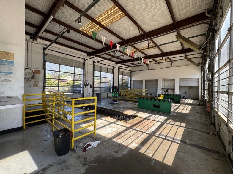 More Photos Of 2105 Brown Blvd, Arlington Auto Repair For Sale