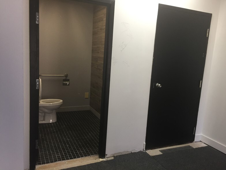 More Photos Of 100 Rue Grenier, Charlemagne Office For Lease