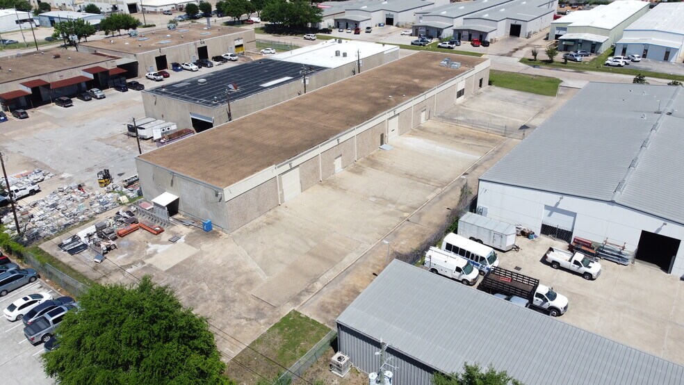More Photos Of 5121 Steadmont Dr, Houston Manufacturing For Lease